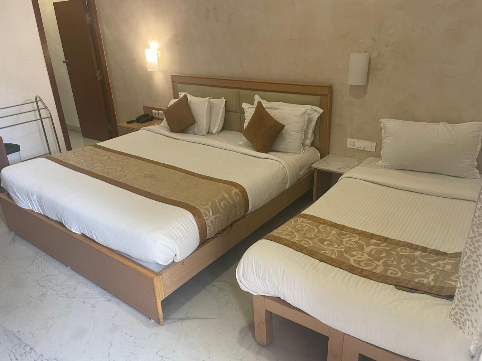 Avenue 11 Boutique Residences, Poes Garden Ченай Екстериор снимка