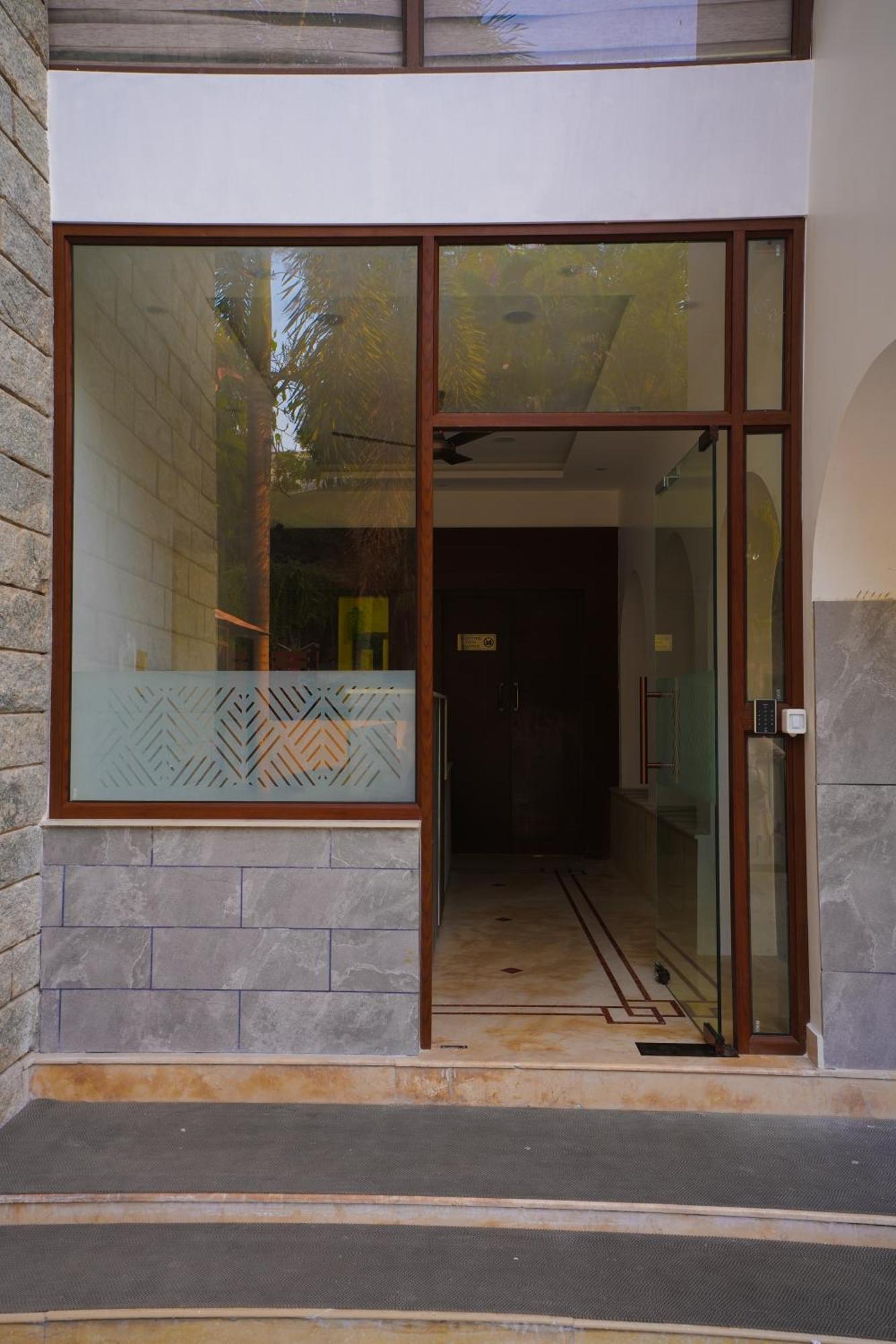 Avenue 11 Boutique Residences, Poes Garden Ченай Екстериор снимка