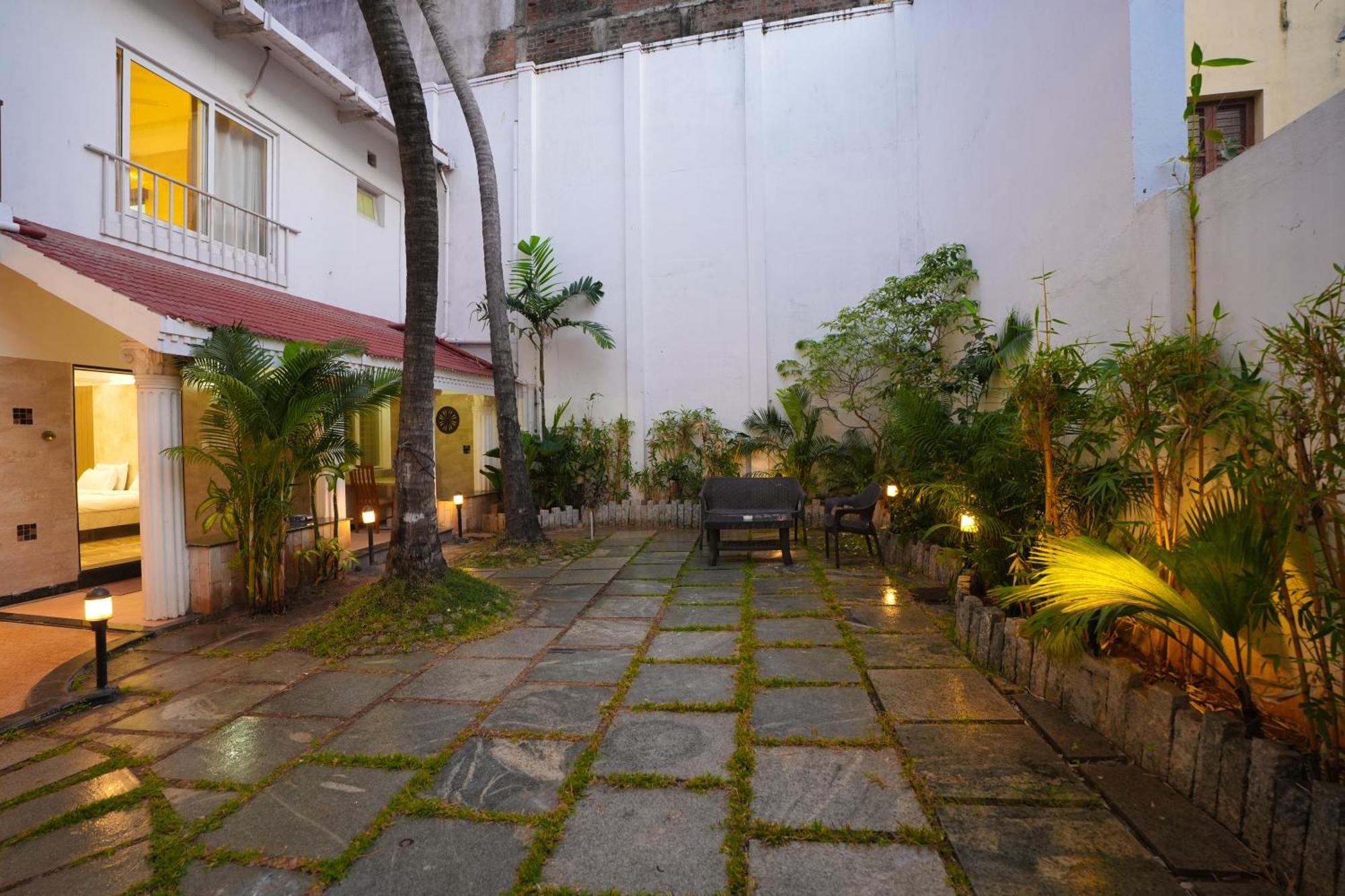 Avenue 11 Boutique Residences, Poes Garden Ченай Екстериор снимка