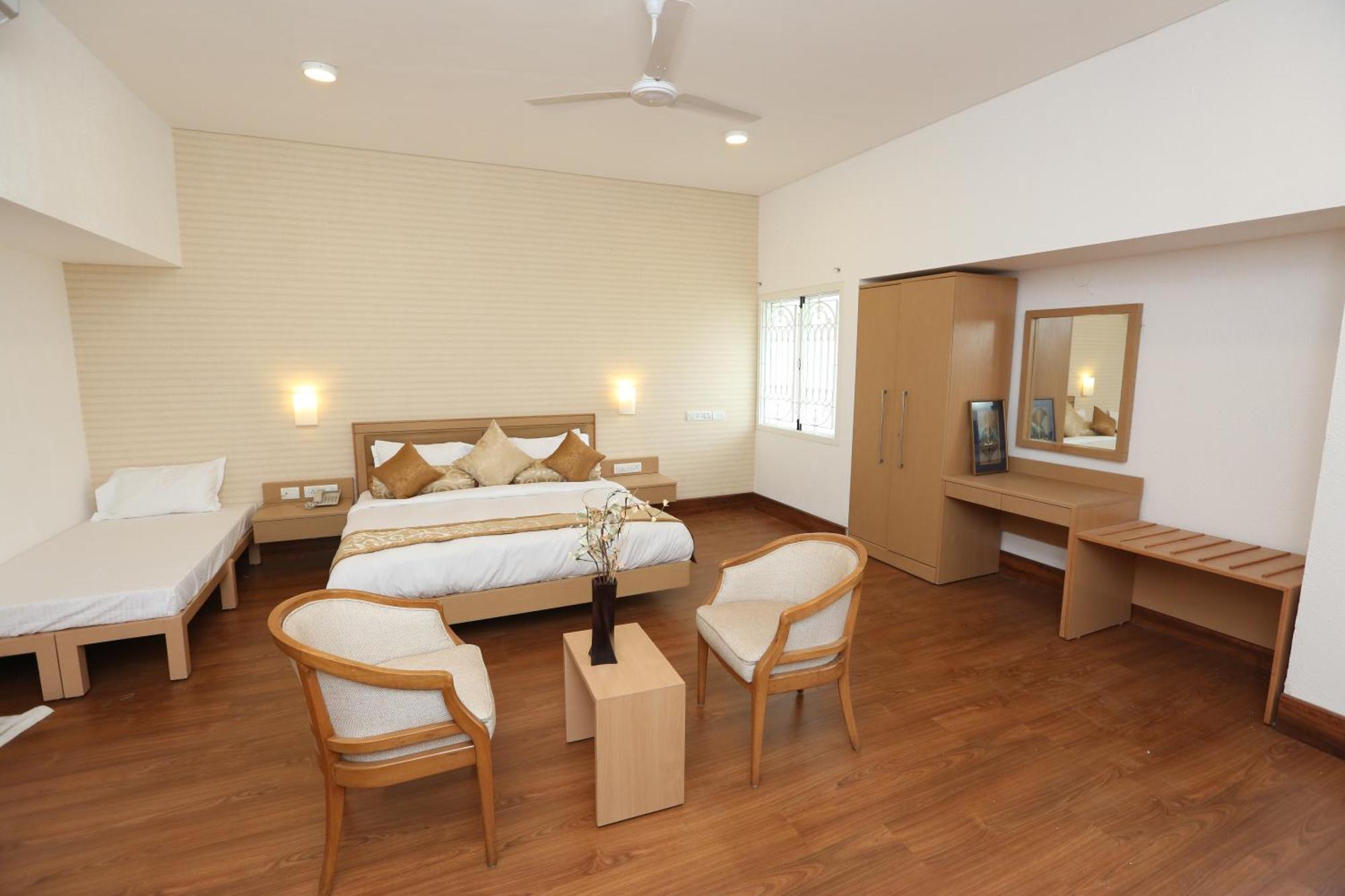 Avenue 11 Boutique Residences, Poes Garden Ченай Екстериор снимка