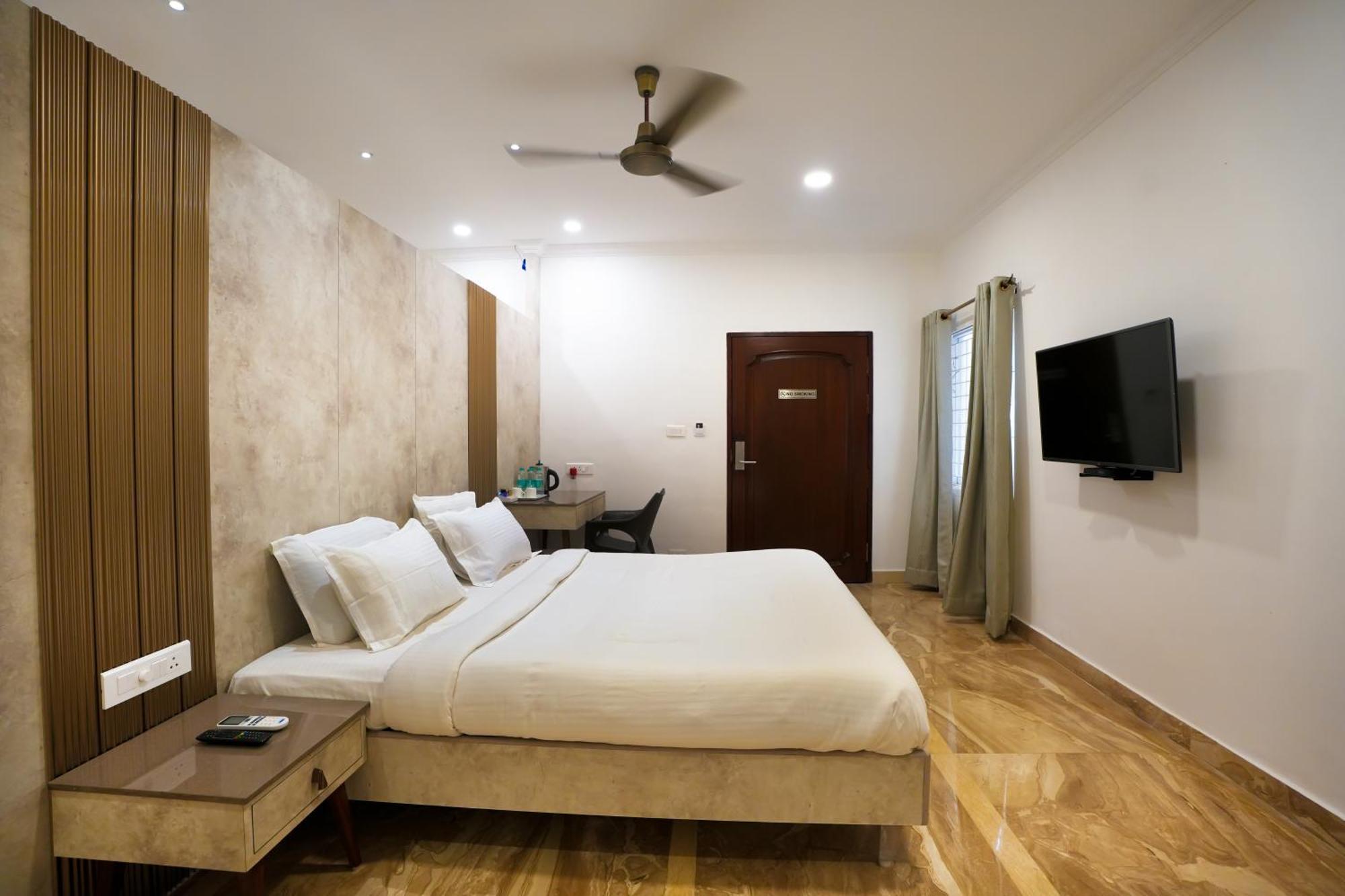 Avenue 11 Boutique Residences, Poes Garden Ченай Екстериор снимка
