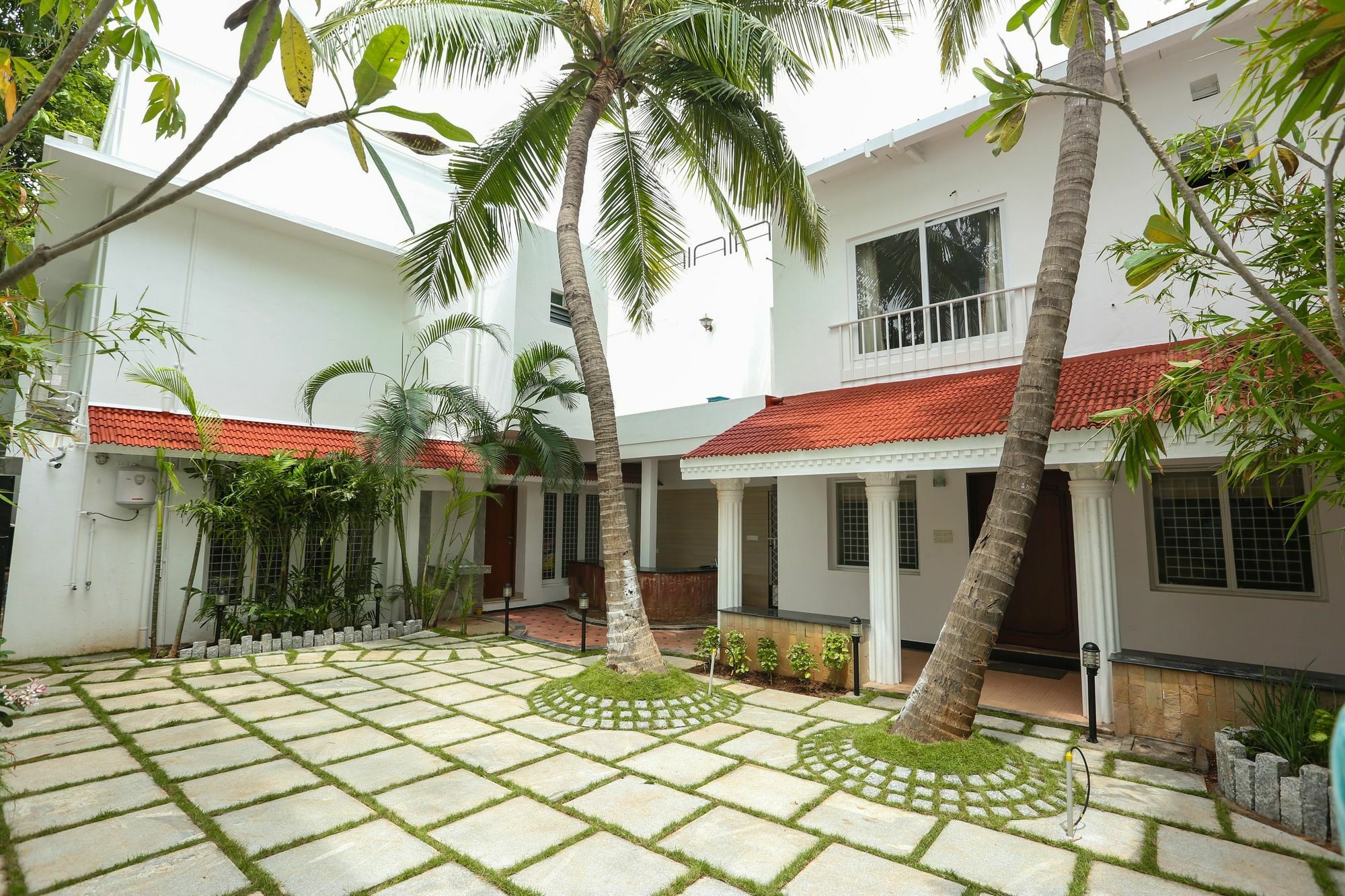 Avenue 11 Boutique Residences, Poes Garden Ченай Екстериор снимка